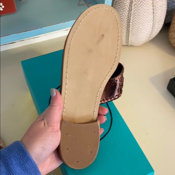 Brand new jack rogers size 8 gold - Picture 3 of 4